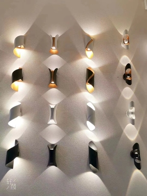 10W moderno arriba y abajo de la lámpara al aire libre del aplique llevó la luz de la pared de los accesorios decorativa